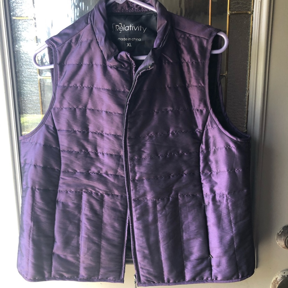 Relativity Purple puffer vest, size XL, zipper, pockets, excellent condition